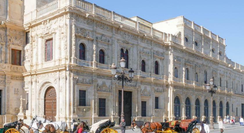 Sevilla Butterfly Suites Bagian luar foto