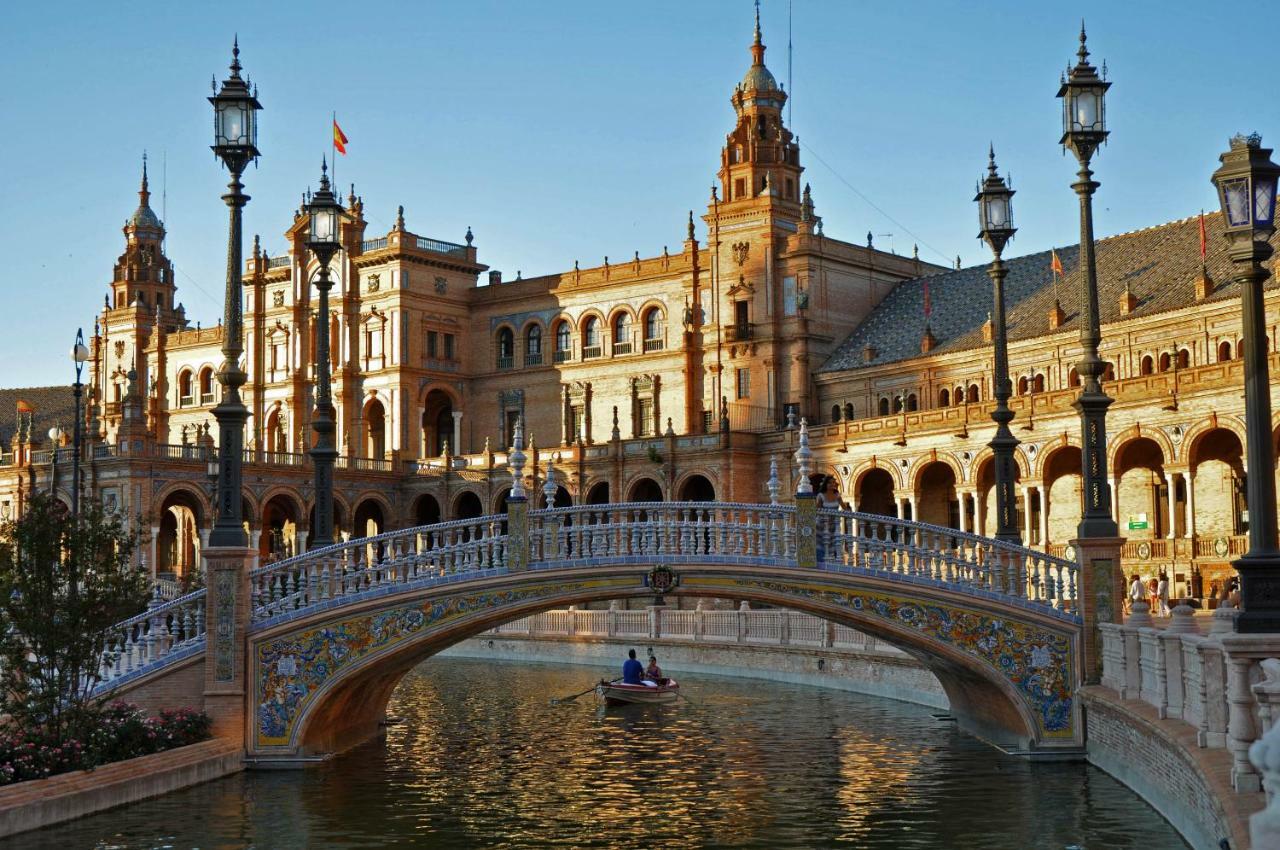 Sevilla Butterfly Suites Bagian luar foto